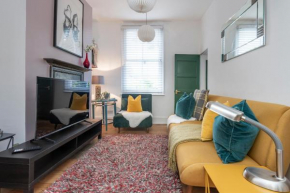 Chic 1-bed Garden Flat, London, Convenient for Tower Bridge, Great Public Transport